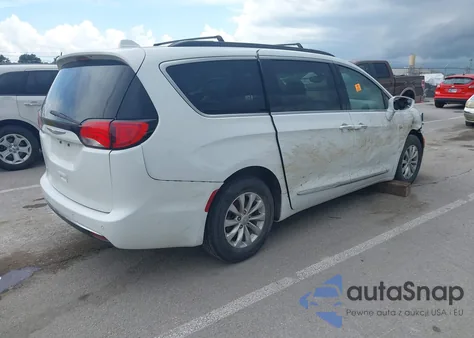 2017 Chrysler Pacifica Touring-L z USA, uszkodzony, nr VIN 2C4RC1BG7HR621056